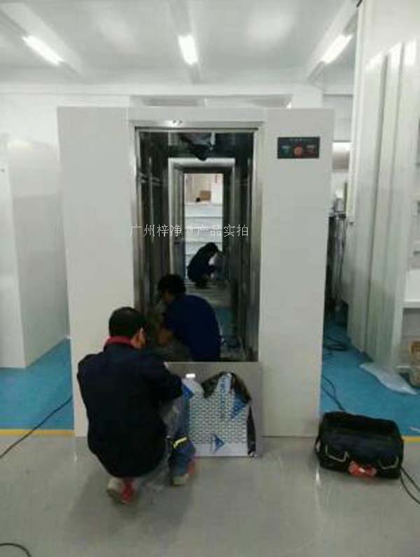 風(fēng)淋室安裝現(xiàn)場(chǎng) 風(fēng)淋室安裝現(xiàn)場(chǎng)