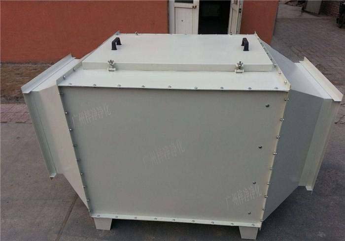 空氣過濾箱內(nèi)部結(jié)構(gòu)裝的初效空氣過濾器,高效空氣過濾器,風機組合而成。 空氣過濾箱內(nèi)部結(jié)構(gòu)裝的初效空氣過濾器,高效空氣過濾器,風機組合而成。