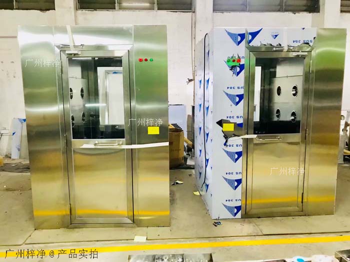 風淋室安裝地面應平整、堅實，無油污、水漬等。