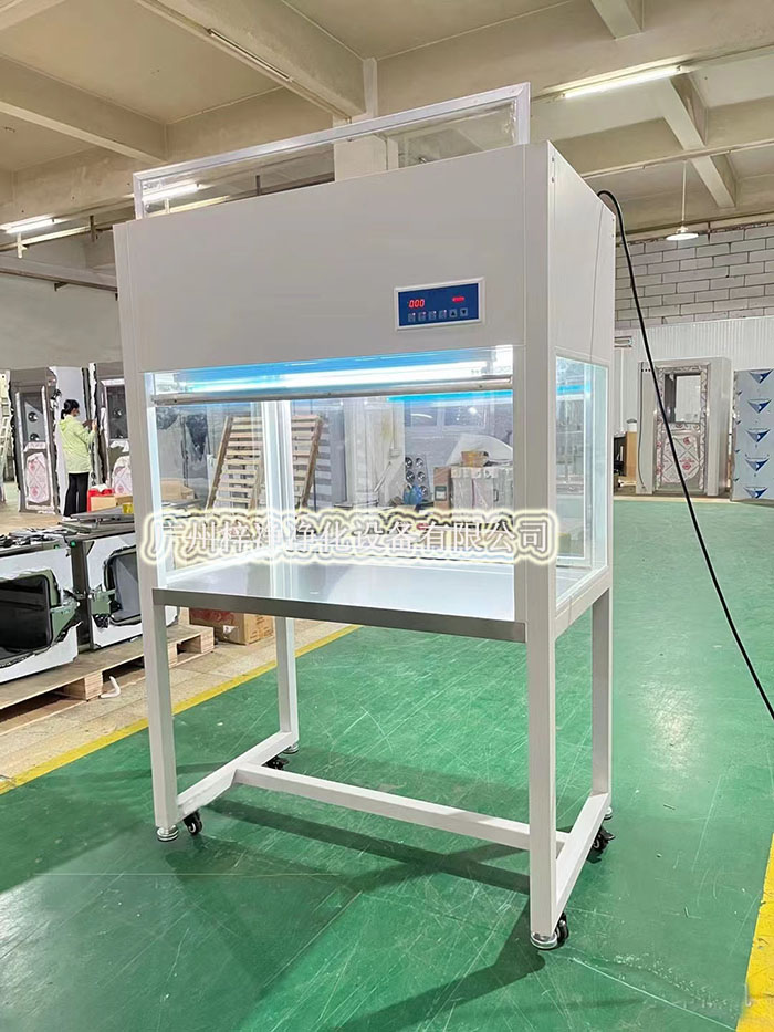 潔凈工作臺是廣泛應用于科研、制藥、生物工程等領域的潔凈設備