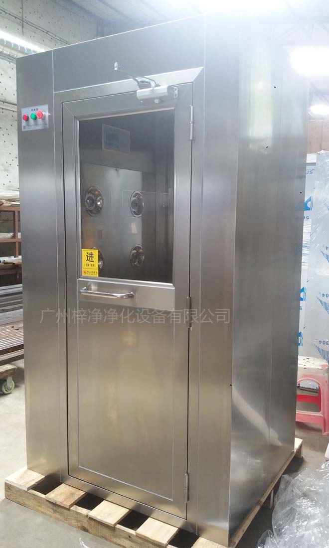 風淋室的安裝位置和角度不準確，會影響風淋效果和設(shè)備的使用壽命。