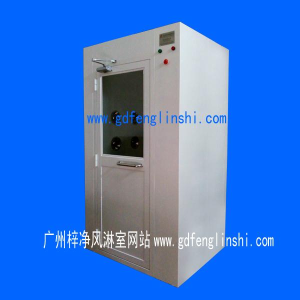 鋼板烤漆風淋室是指風淋室箱體及門采用A3冷軋鋼板多層酸洗不易生銹。