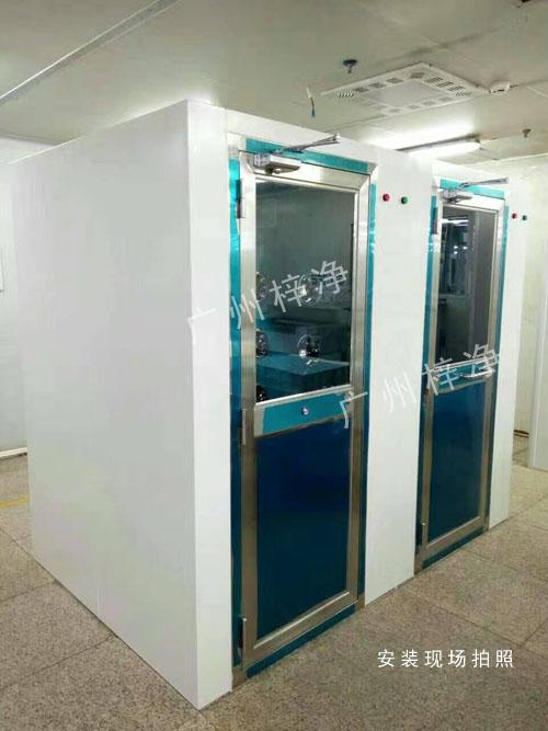 風(fēng)淋室和緩沖間做成一體 風(fēng)淋室和緩沖間做成一體